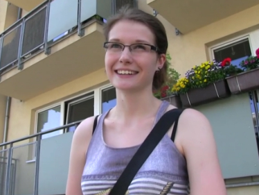 Český Rychlý prachy – Julie jde ze školy a vydělá si plná verze!